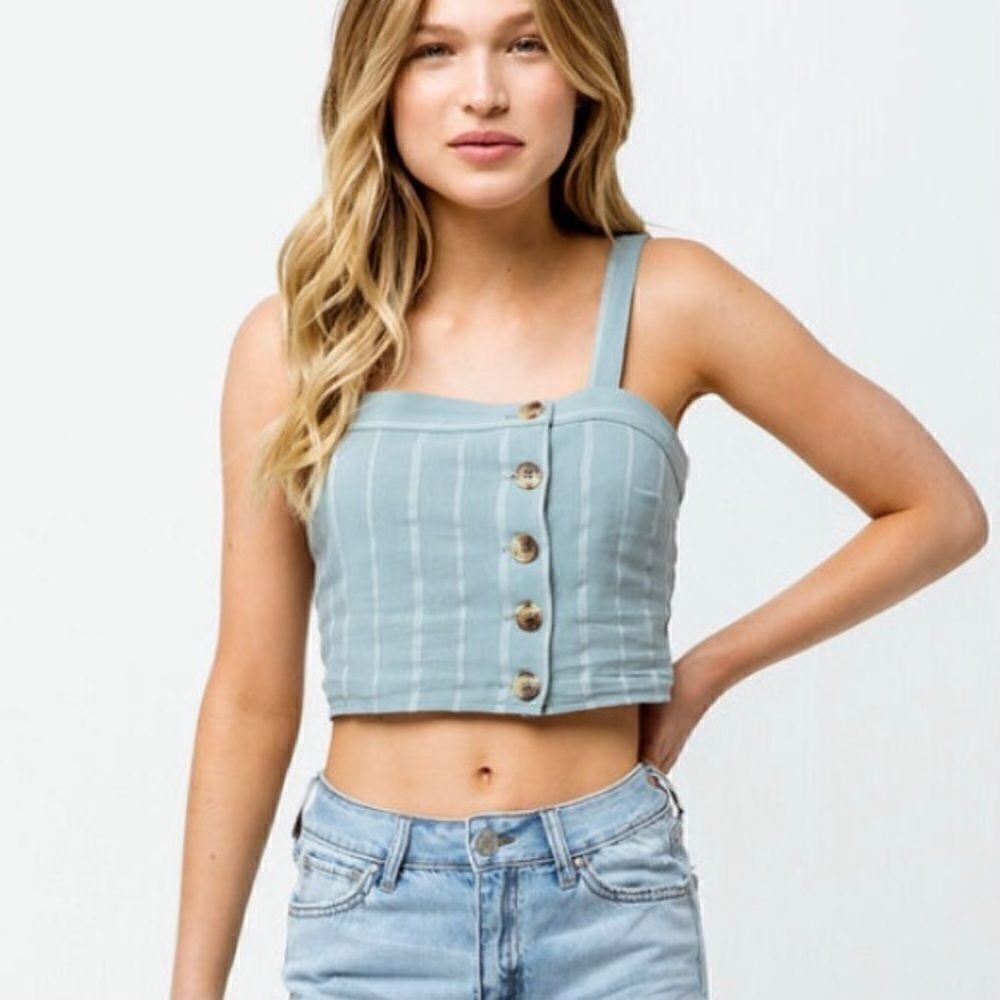 NEW! Sky & Sparrow Asymmetric Button Front Cami S